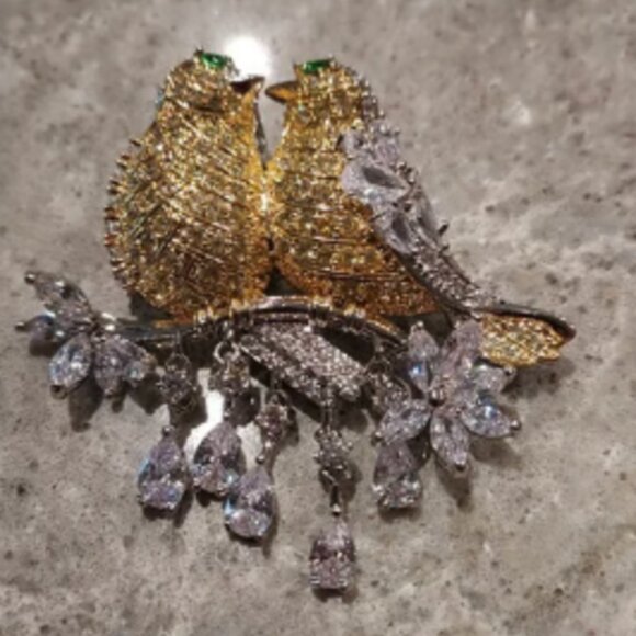 Crystal Brooch - Picture 1 of 3